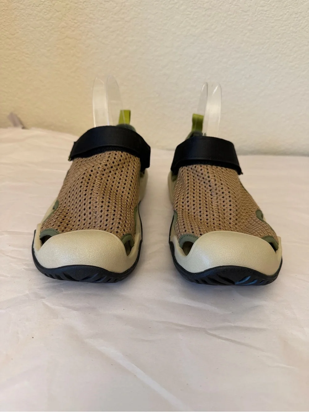 CROCS swiftwater Men's Tan Mesh Sandal with Olive & Black Accents Sz 7